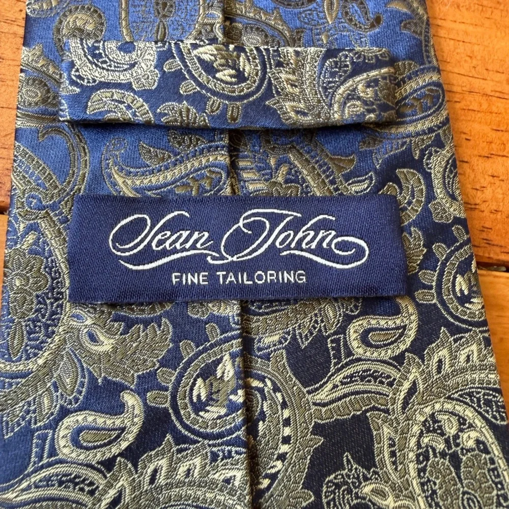 Sean John Fine Tailoring Mens Silk Necktie Blue Gold Paisley Hand Made Tie